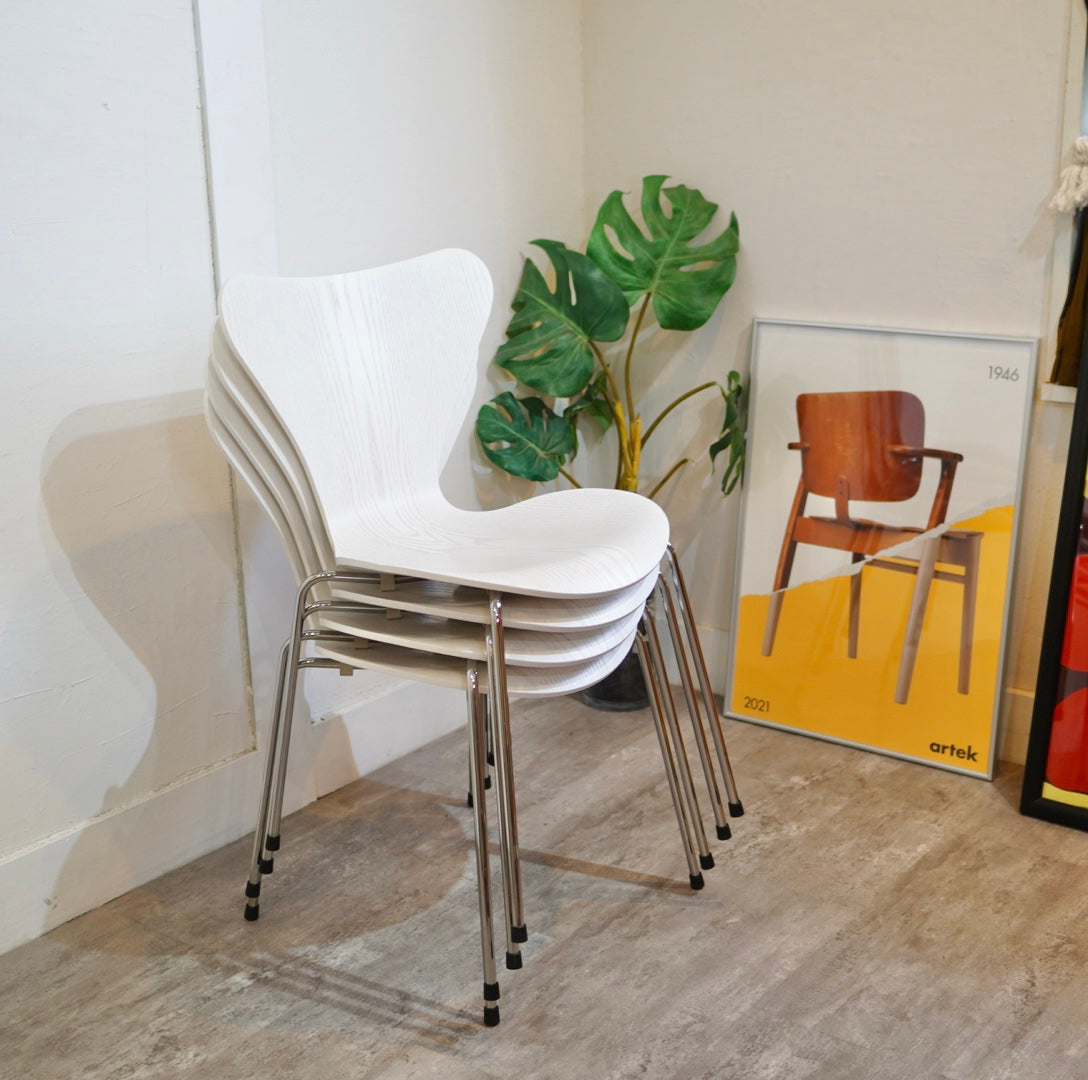 フリッツ・ハンセン / FRITZ HANSEN セブンチェア アルネ・ヤコブセン ホワイト カラードアッシュ