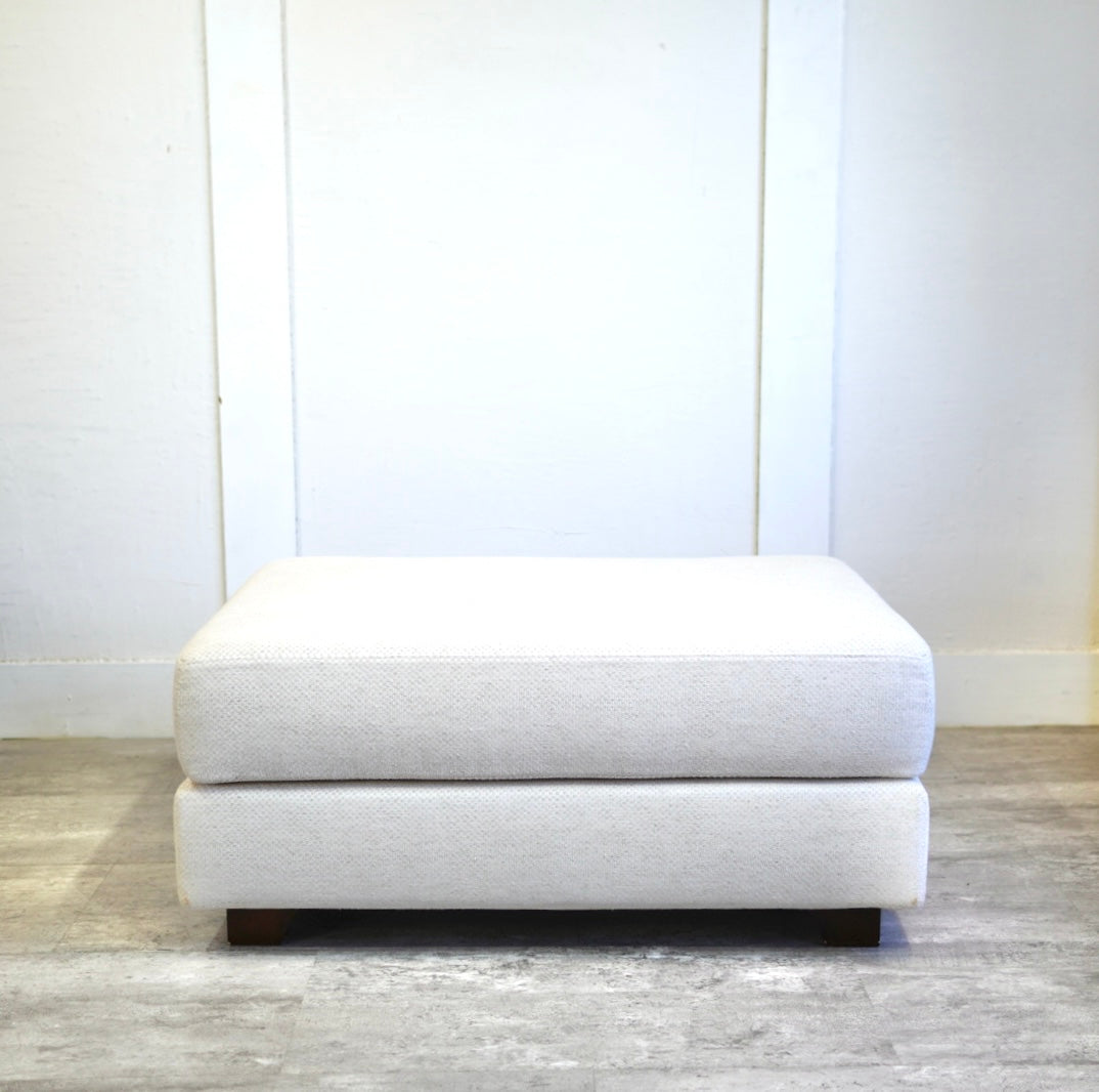 フクラ / HUKLA レガト / REGATO オットマン スツール ホワイト