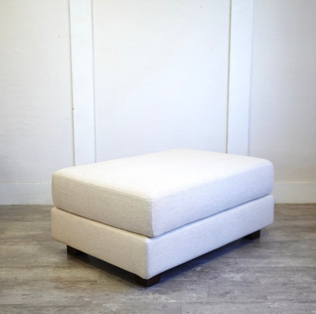 フクラ / HUKLA レガト / REGATO オットマン スツール ホワイト