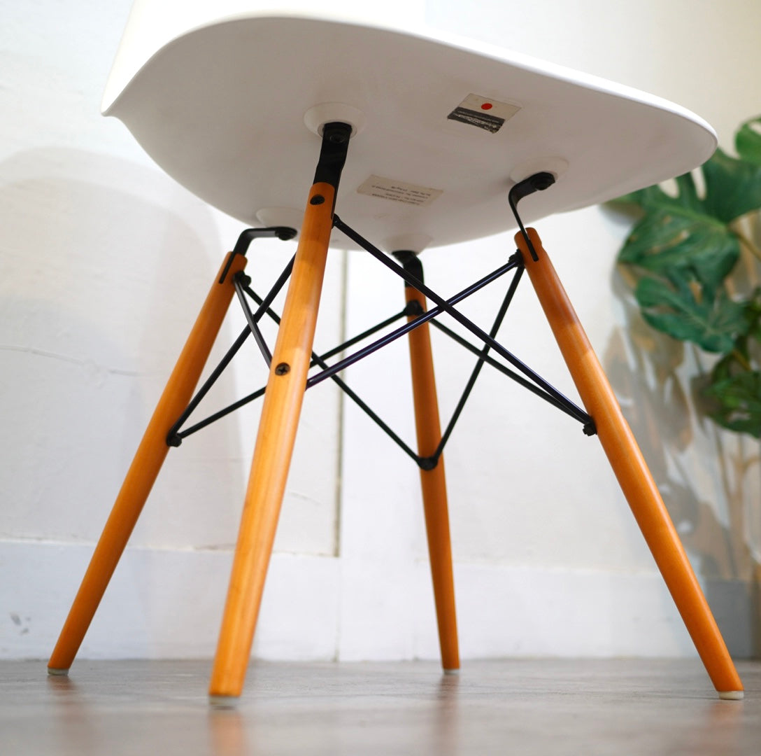 ハーマンミラー / Herman Miller サイドシェルチェア ドゥエルレッグ ホワイト チャールズ＆レイ・イームズ