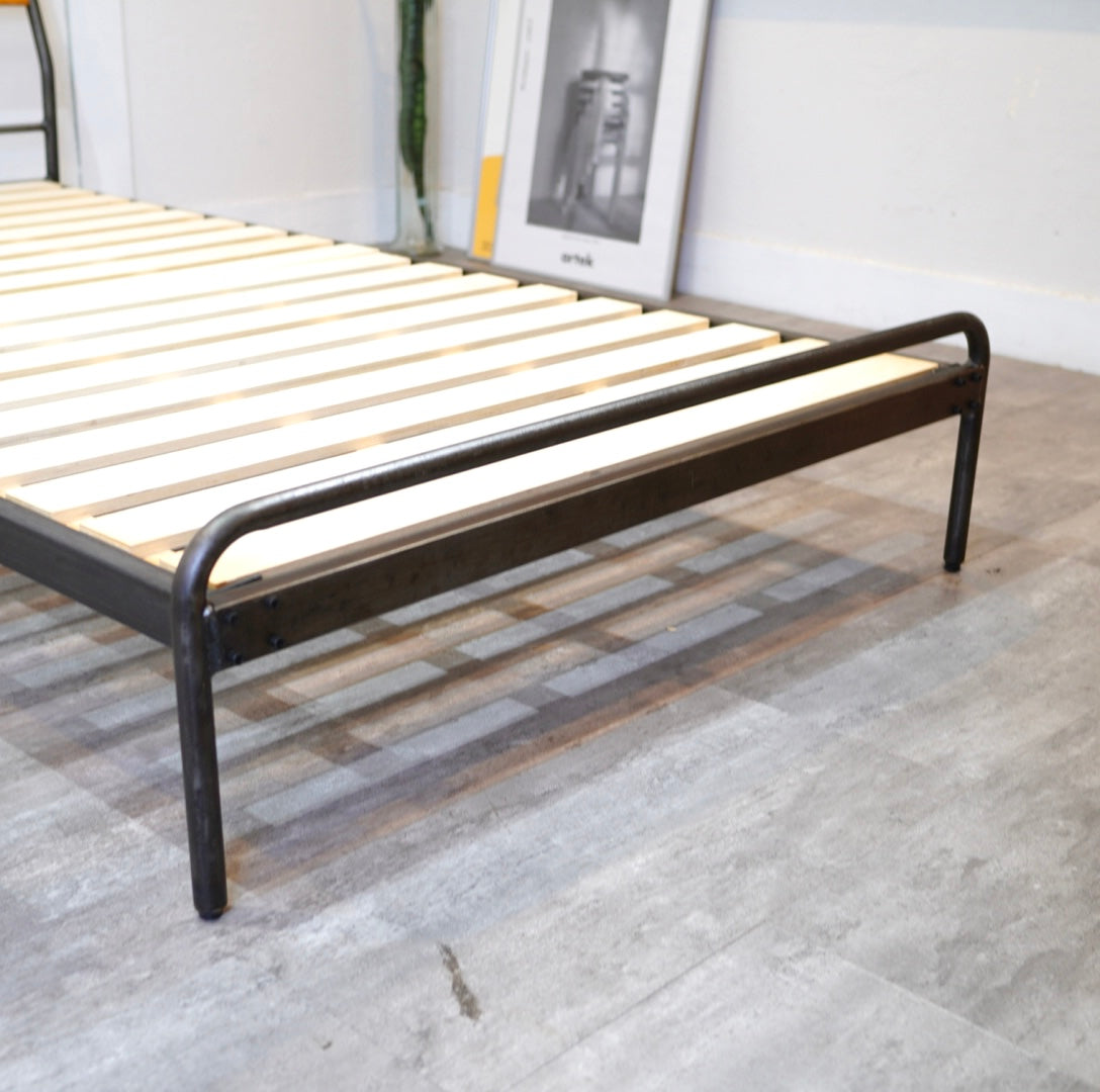 アデペシュ / a.depeche ソコフ / socph シングルベッド アイアン 中古