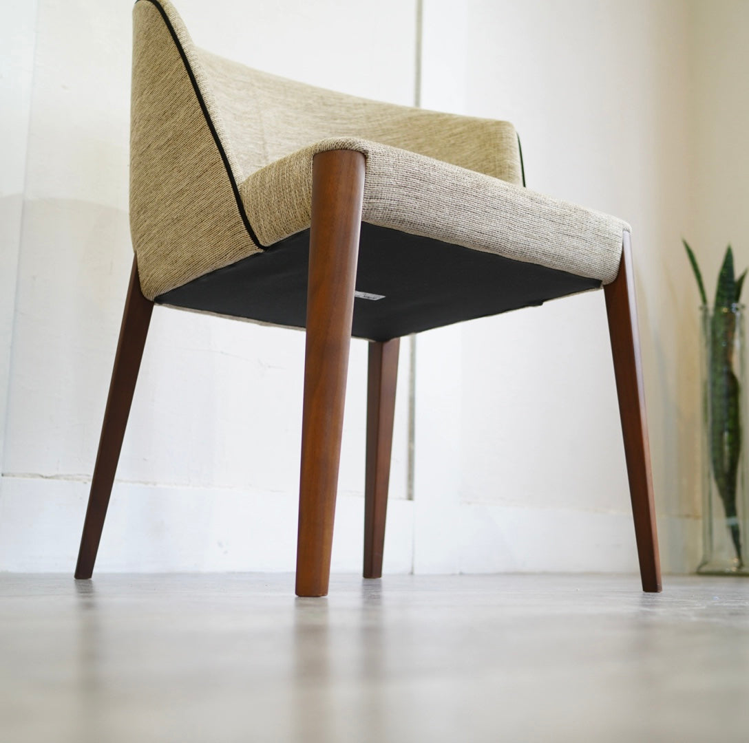 アルフレックス / arflex フルーテ ダイニングチェア 展示品 軽やか