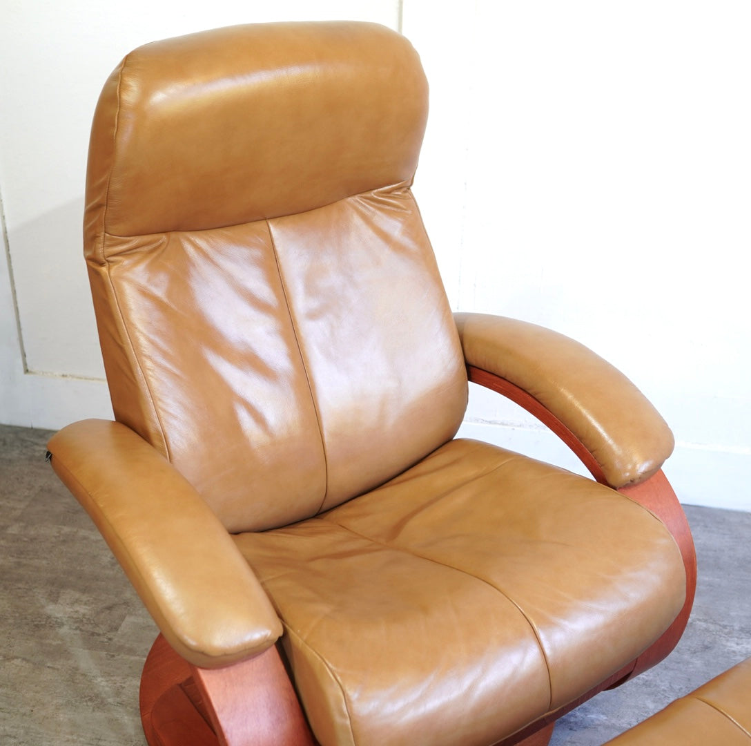 イエリアーダ / Hjellegjerde フィヨルド ウノ Cベースチェア フットスツール付き リクライニング 本革 ノルウェー