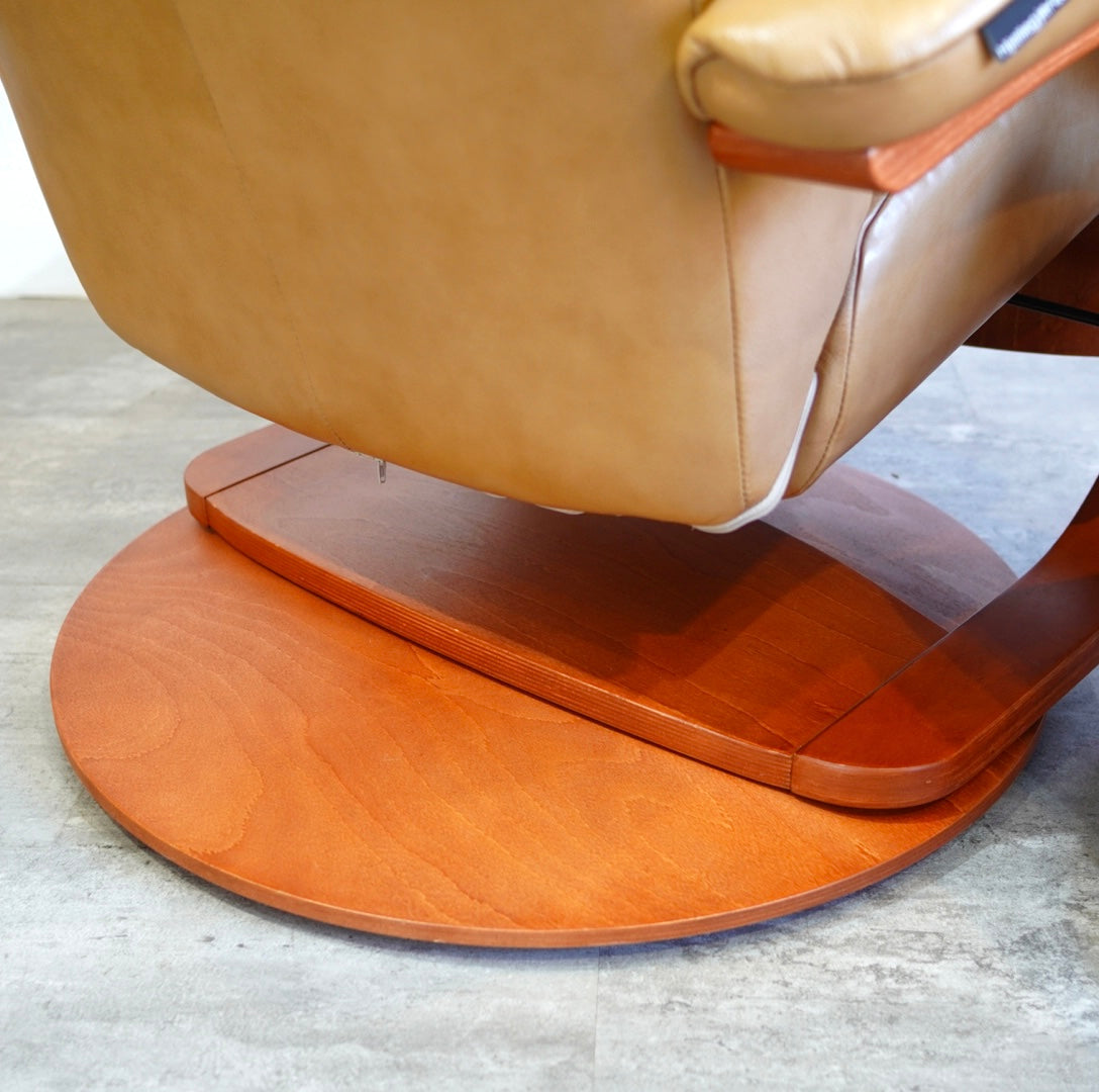 イエリアーダ / Hjellegjerde フィヨルド ウノ Cベースチェア フットスツール付き リクライニング 本革 ノルウェー