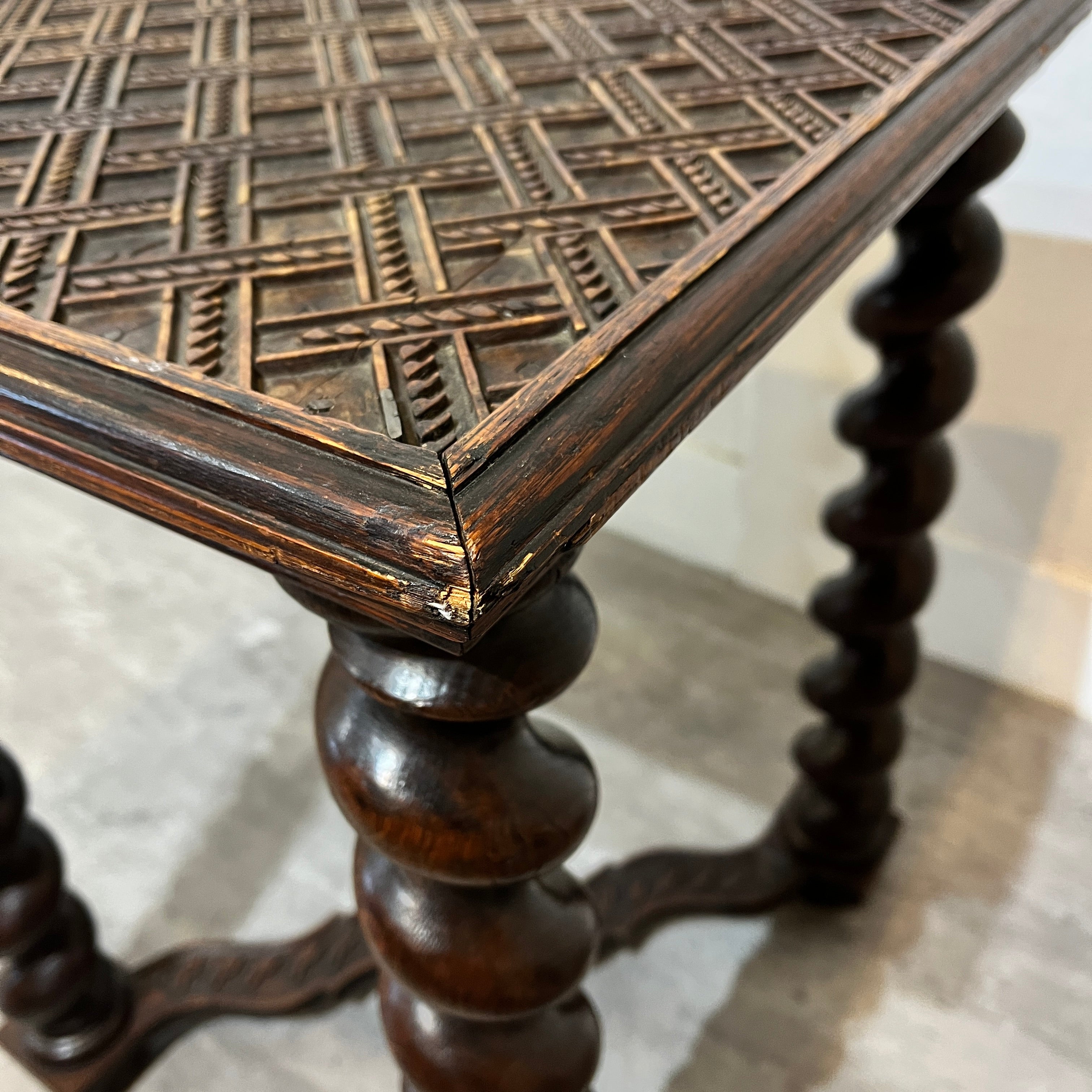 ツイストレッグ サイドテーブル  英国アンティーク