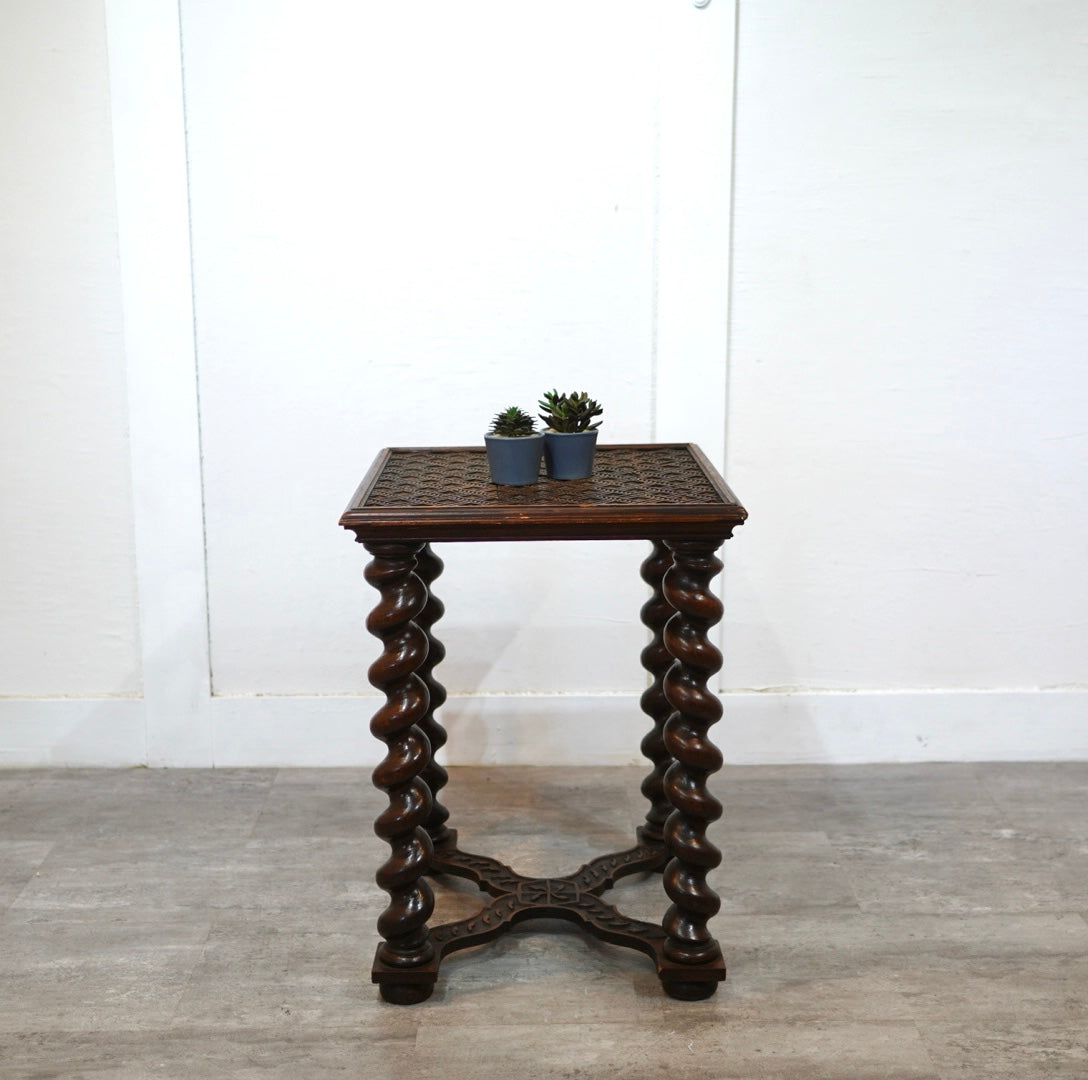 ツイストレッグ サイドテーブル  英国アンティーク