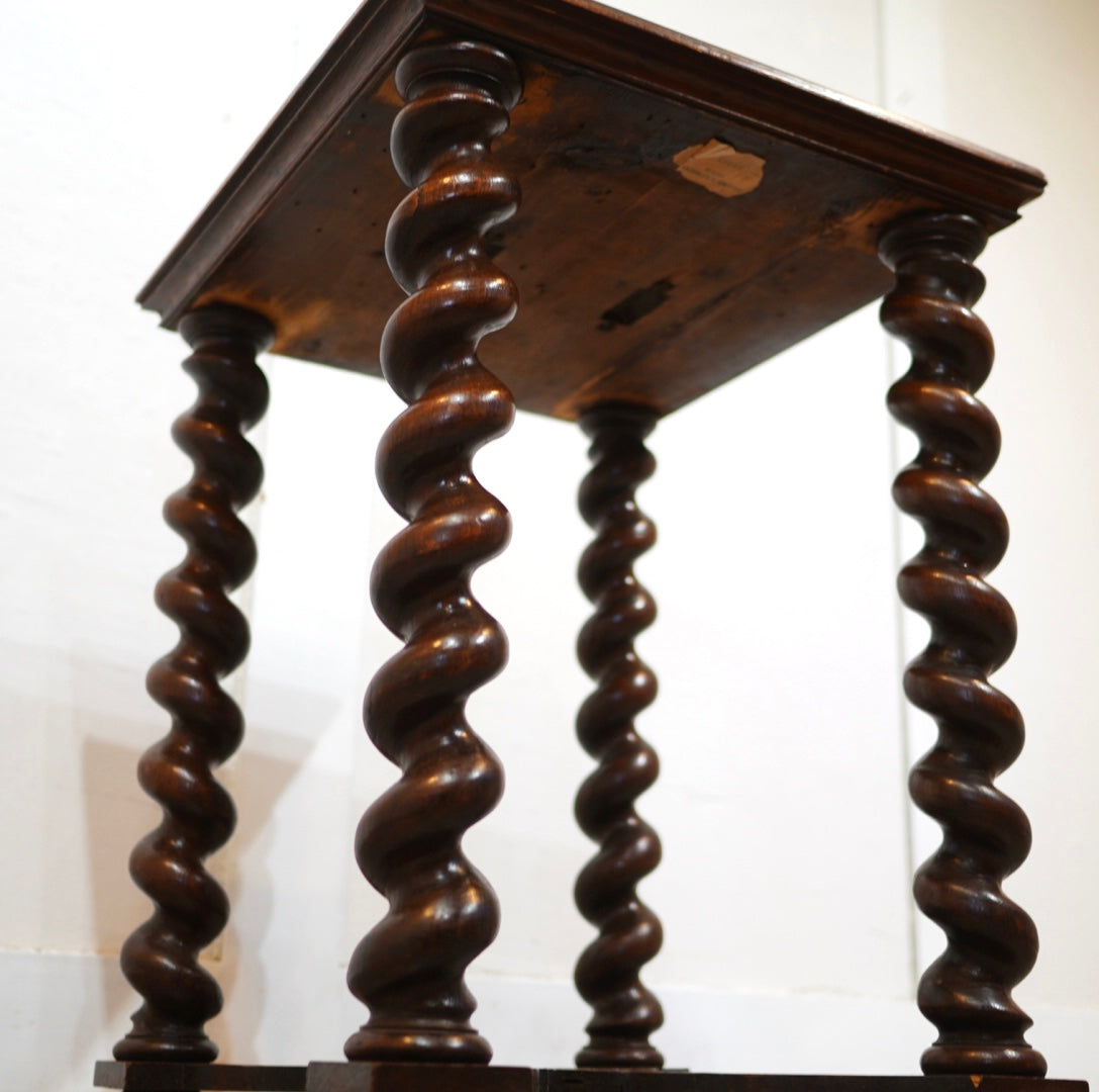 ツイストレッグ サイドテーブル  英国アンティーク