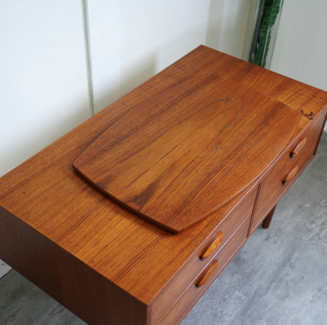 FMモブラー / Feldballs Møbelfabrik TVボード ミニキャビネット カイ・クリスチャンセン ヴィンテージ