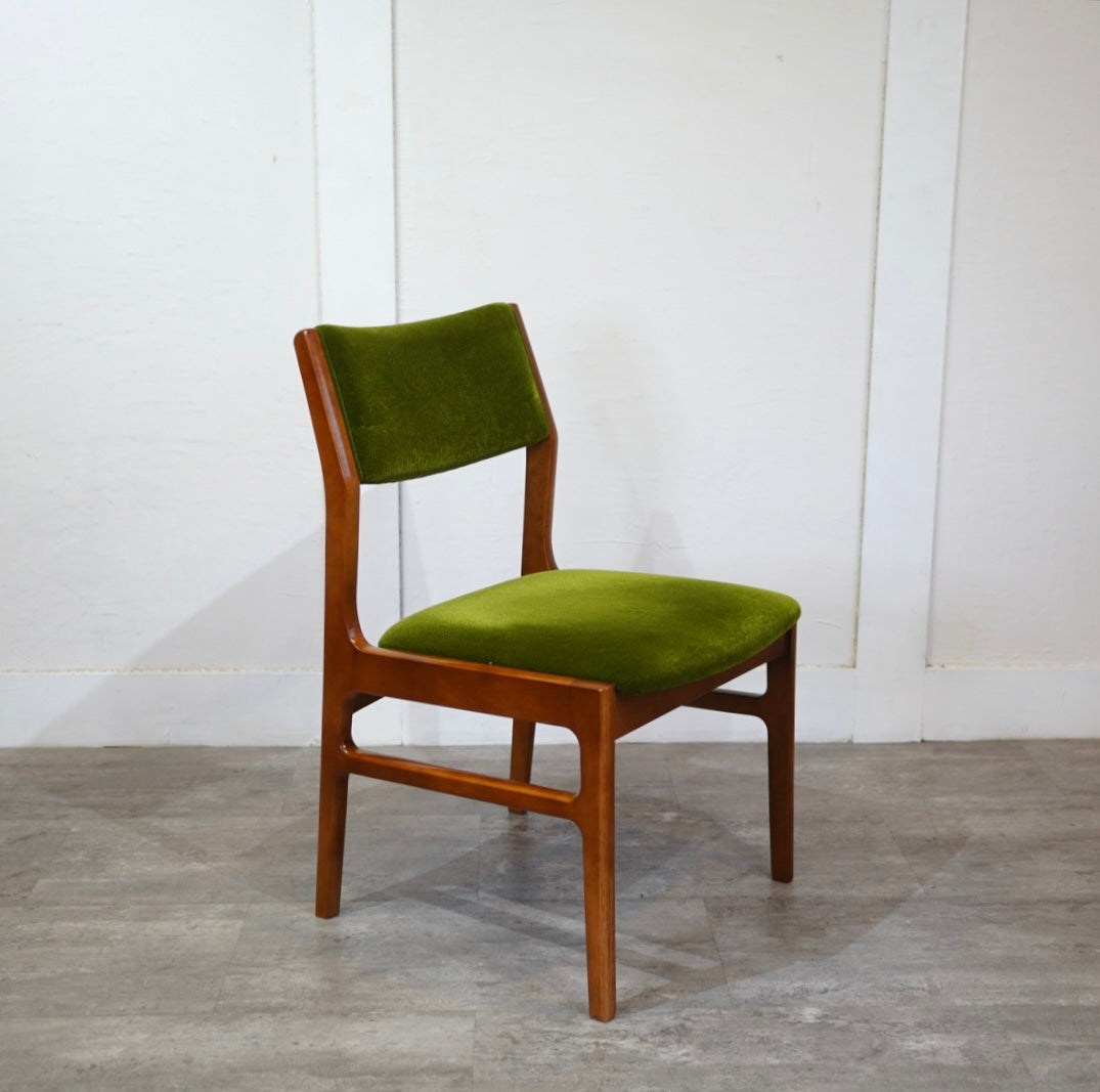 カリモク60 ダイニングチェア アームレス モケットグリーン