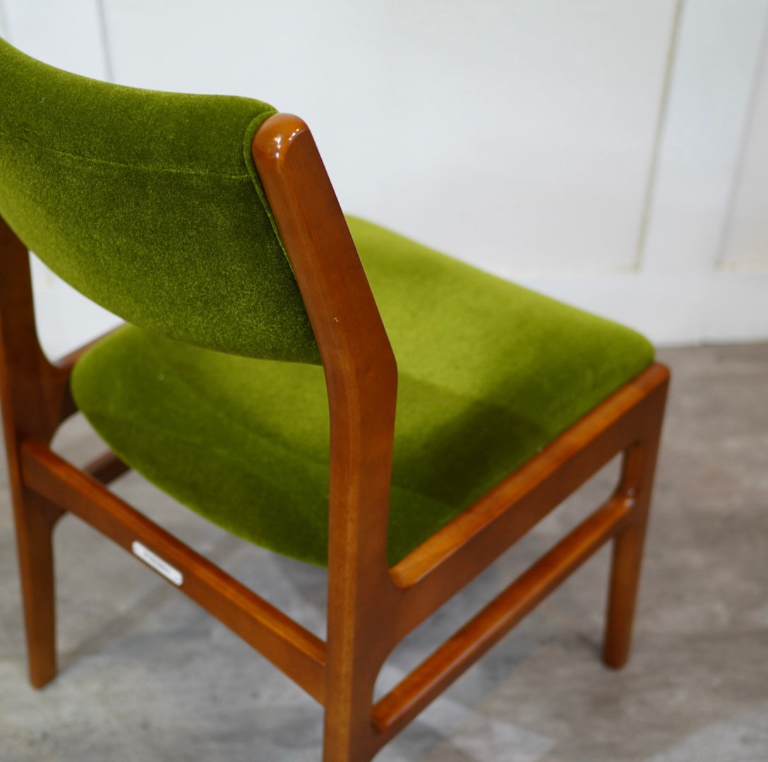 カリモク60 ダイニングチェア アームレス モケットグリーン