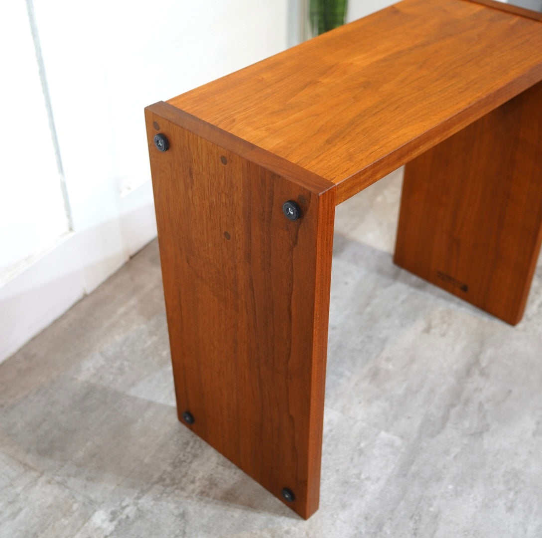 マスターウォール　エルヴィスサイドテーブル ELVIS SIDE TABLE(短納期対応：H55cm / マグプレイス)の通販