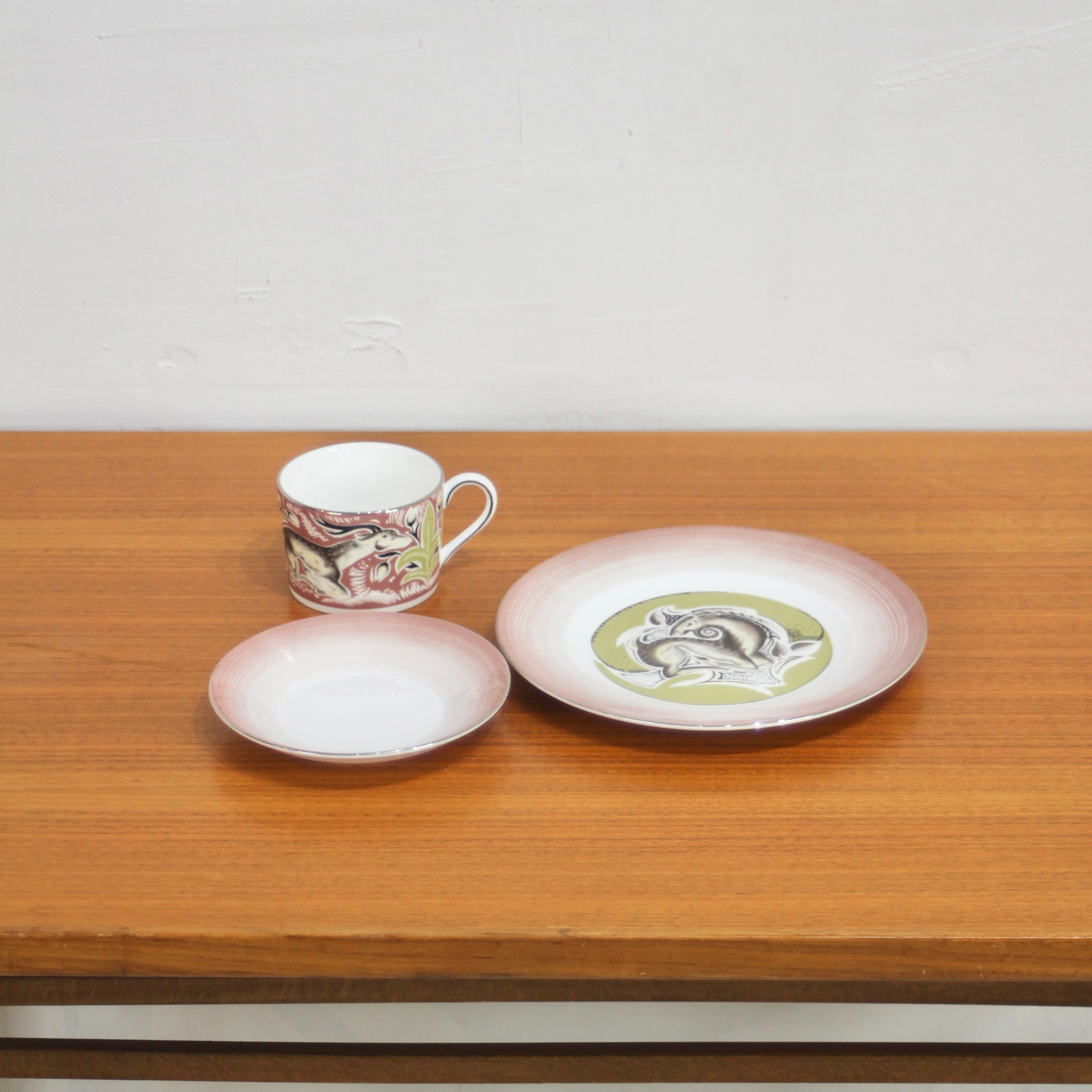 ウェッジウッド / WEDGWOOD 横たわる鹿 / Recumbent Deer カップ＆ソーサー＆プレート トリオ スージー・クーパー