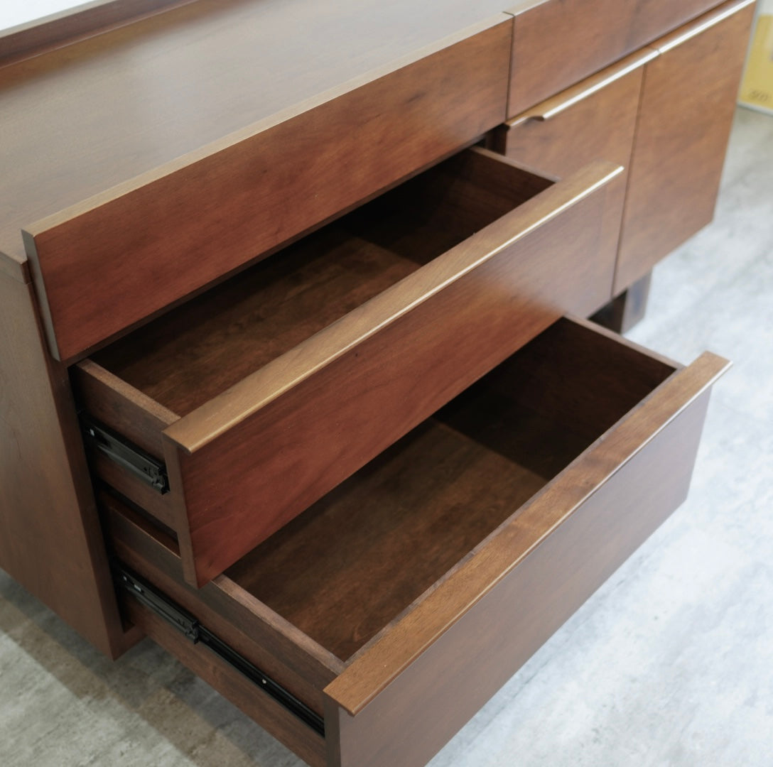 ソース / source ビス / BIS サイドボード 140 ウォールナット 展示品