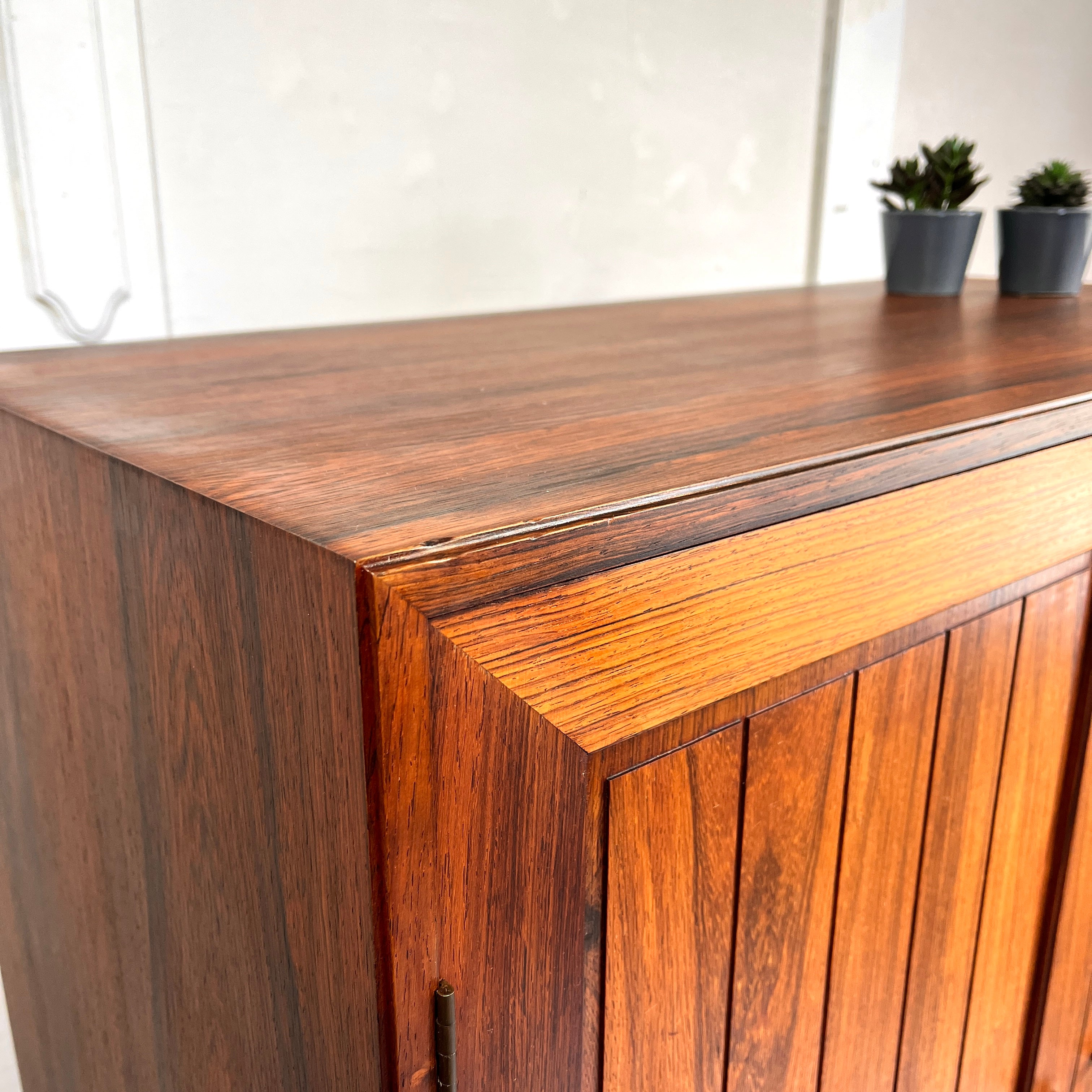 イルムス・ボリフス / Illums Bolighus ローズウッド キャビネット 北欧ヴィンテージ