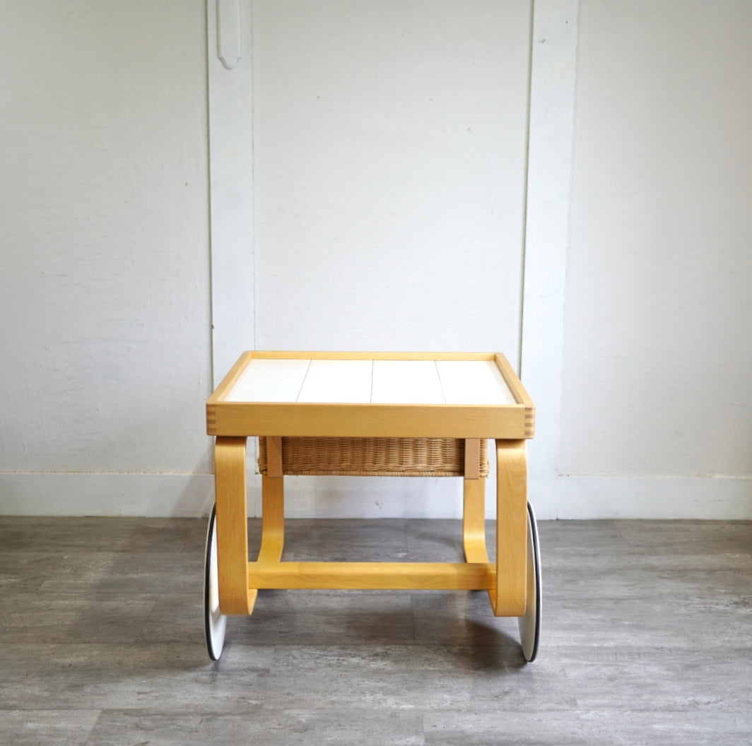 アルテック / Artek ティートローリー 900 ホワイト アルヴァ