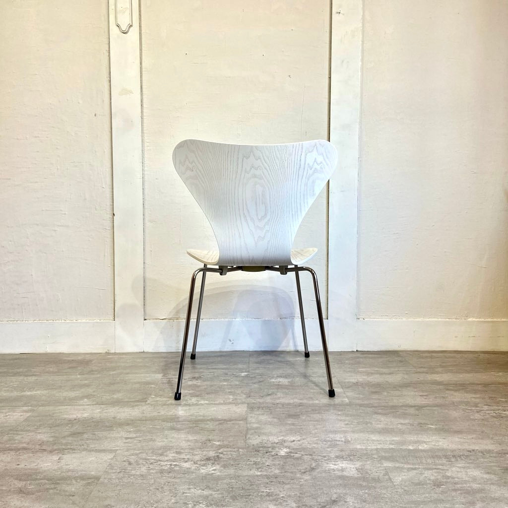 フリッツ・ハンセン / FRITZ HANSEN セブンチェア アルネ・ヤコブセン ホワイト カラードアッシュ