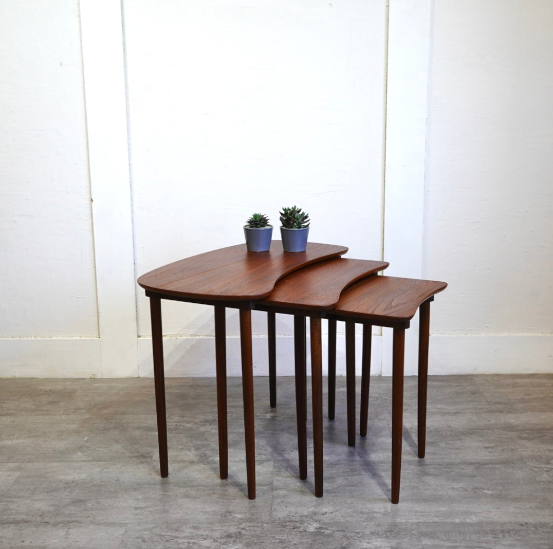 北欧ヴィンテージ ネストテーブル キドニーテーブル ビーンズテーブル コーヒーテーブル デンマーク チーク材