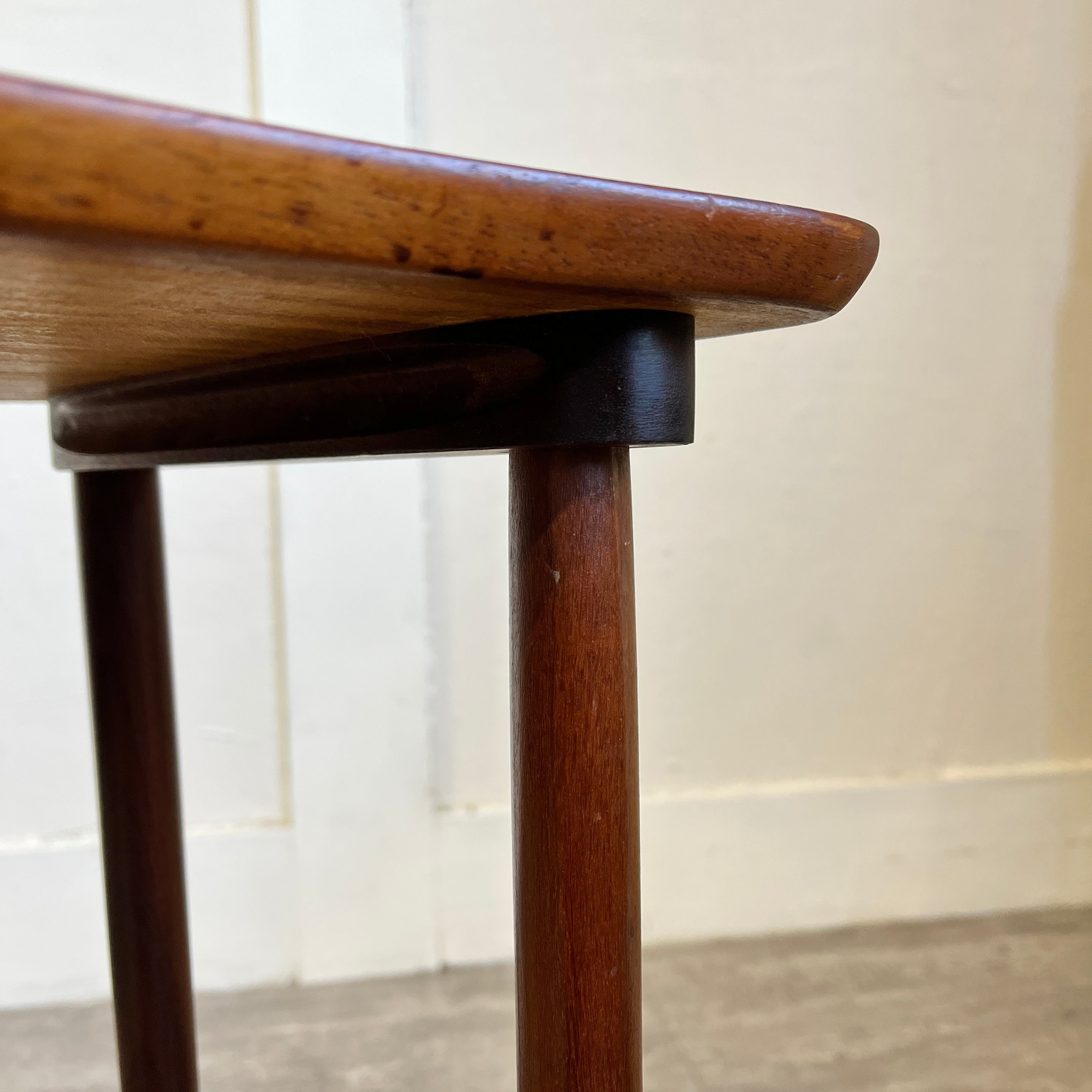 北欧ヴィンテージ ネストテーブル キドニーテーブル ビーンズテーブル コーヒーテーブル デンマーク チーク材