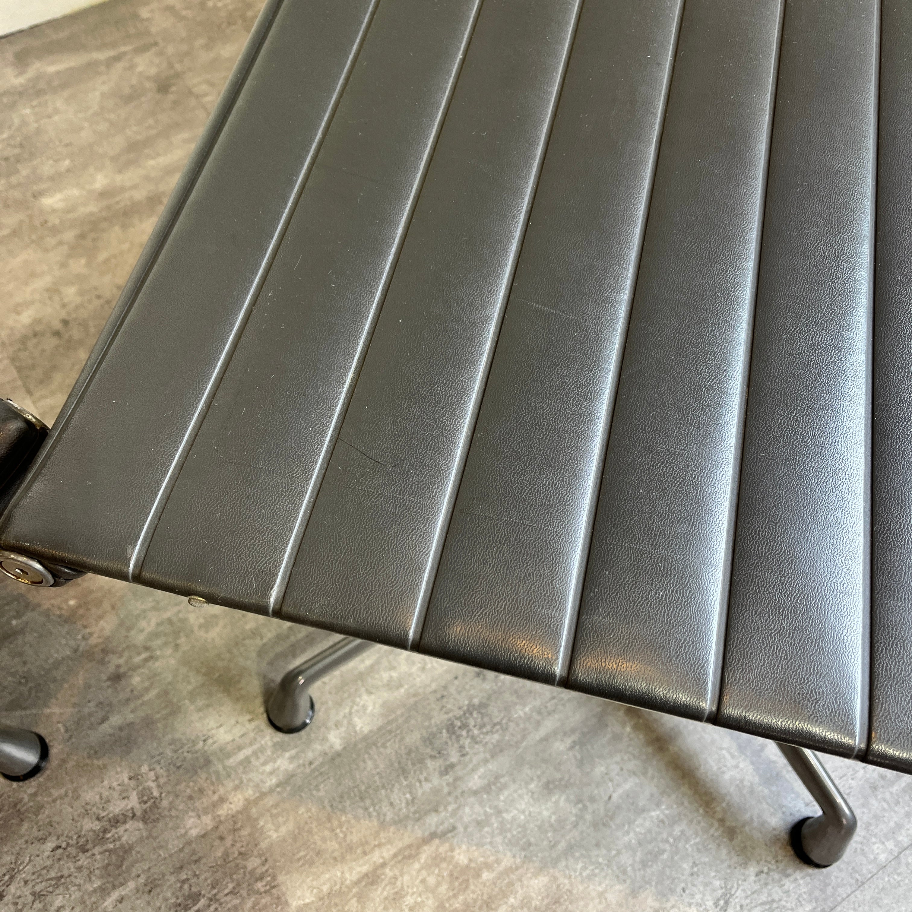 ハーマンミラー / Herman Miller アルミナムグループ ラウンジチェア&オットマン ブラック ヴィンテージ