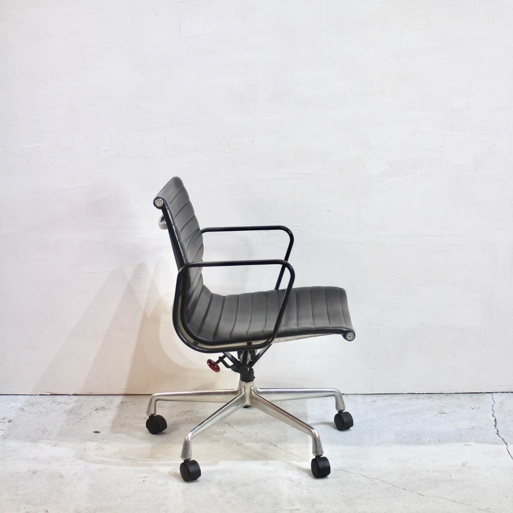 ハーマンミラー / Herman Miller チャールズ & レイ・イームズ アルミナムグループ マネジメントチェア【１】