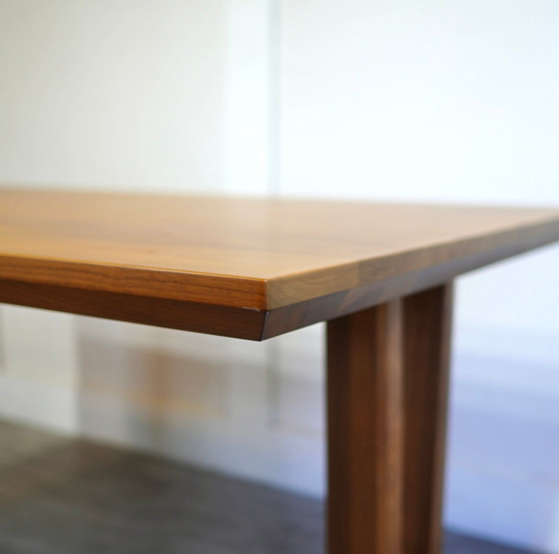カリモク家具 / karimoku ダイニングテーブル W135 DT8406 2本脚