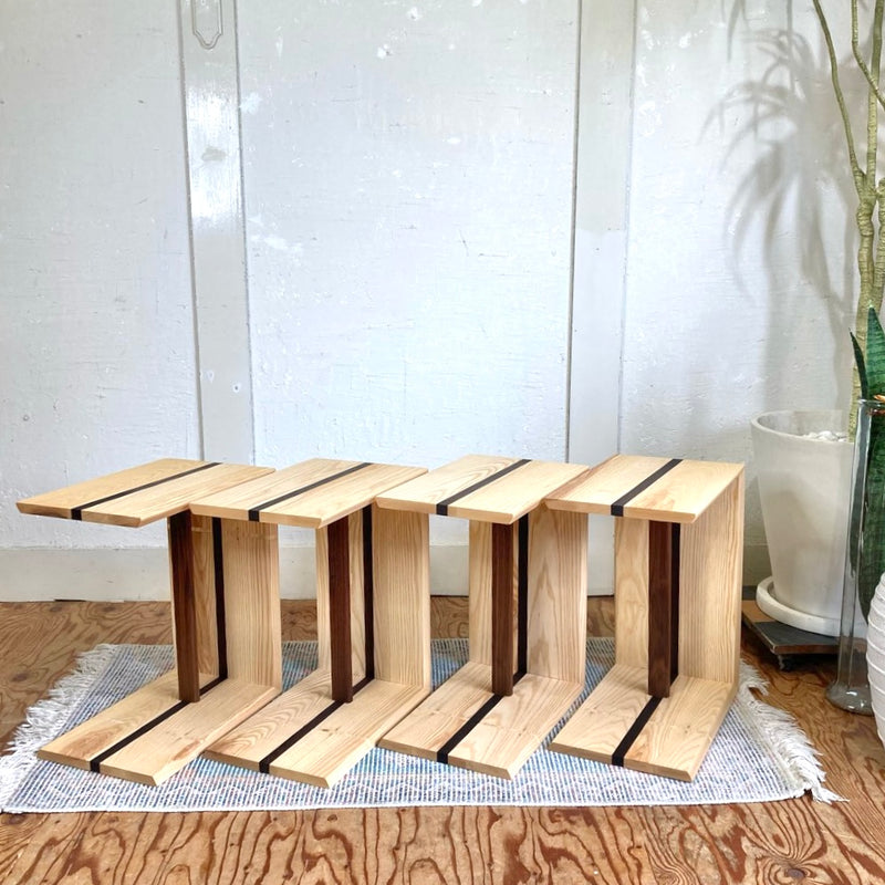 リバイブモブラープロジェクト 不要になった古い家具の木材から作ったサイドテーブル 【20】総無垢材 ホワイトアッシュ ウォールナット 地球にいちばんやさしい家具 SDGs<i>動画あり</i>
