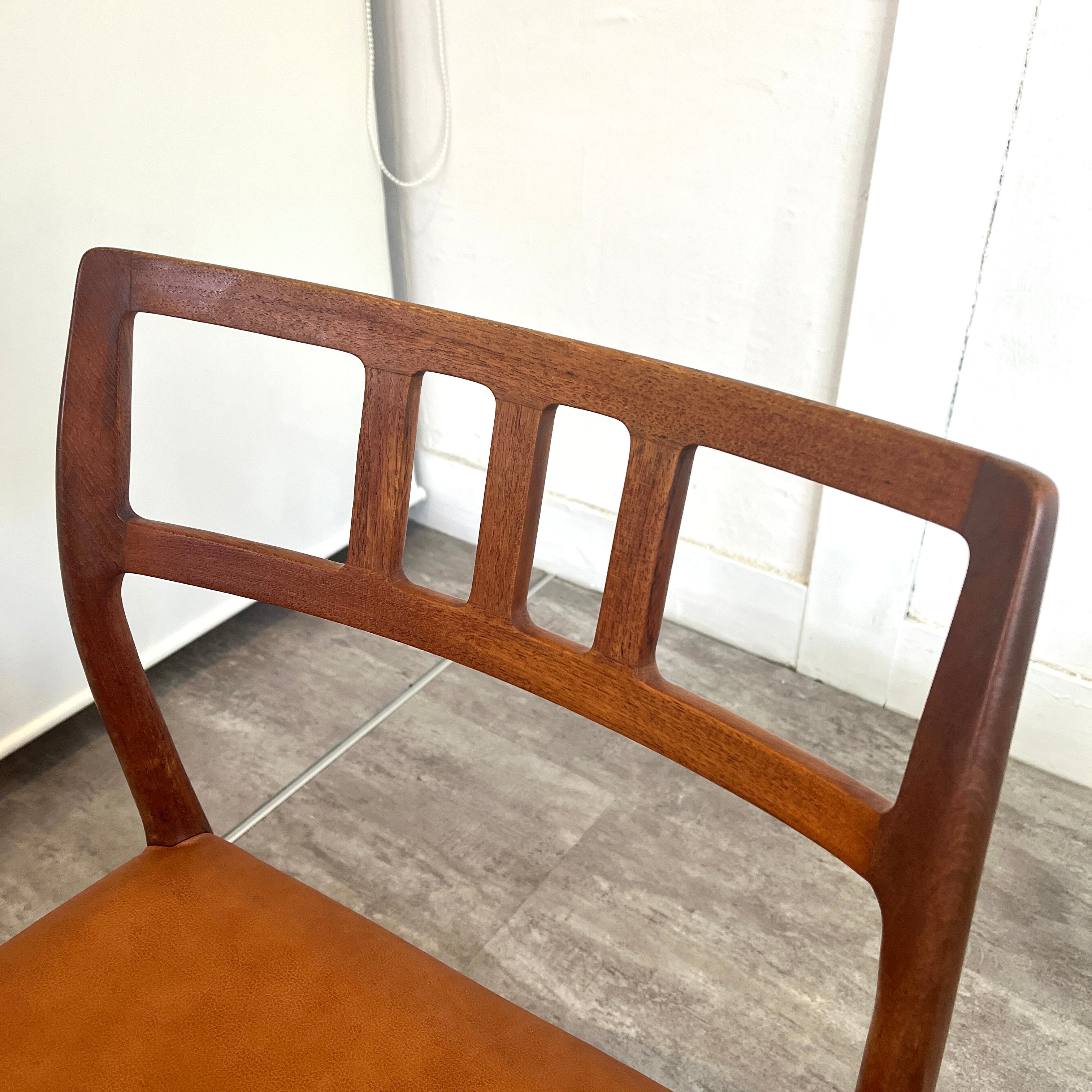 J・L・モラー / J.L.Moller Model79 ダイニングチェア ニールス・Ｏ・モラー Niels O.Moller デンマーク チーク 本革 - Restyle