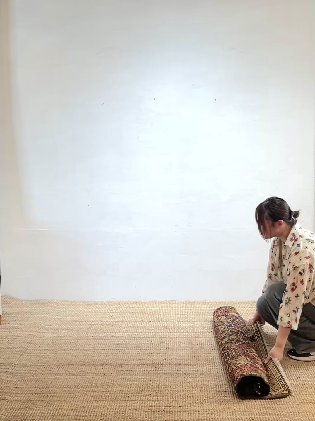幾何学模様の草木染め キリムラグ 敷物 中古