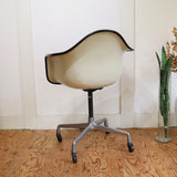 ハーマンミラー / Herman Miller アームシェルチェア セグメンテッドベース チャールズ＆レイ・イームズ  FRP キャスター付き ヴィンテージ