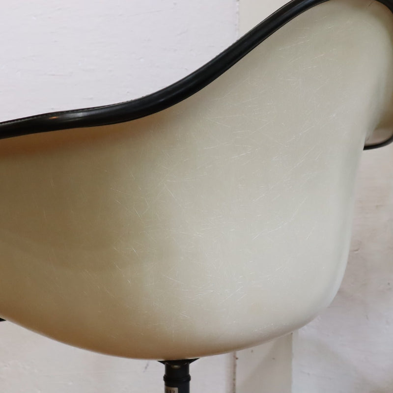 ハーマンミラー / Herman Miller アームシェルチェア セグメンテッドベース チャールズ＆レイ・イームズ  FRP キャスター付き ヴィンテージ