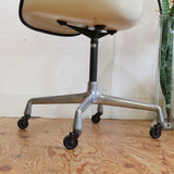 ハーマンミラー / Herman Miller アームシェルチェア セグメンテッドベース チャールズ＆レイ・イームズ  FRP キャスター付き ヴィンテージ