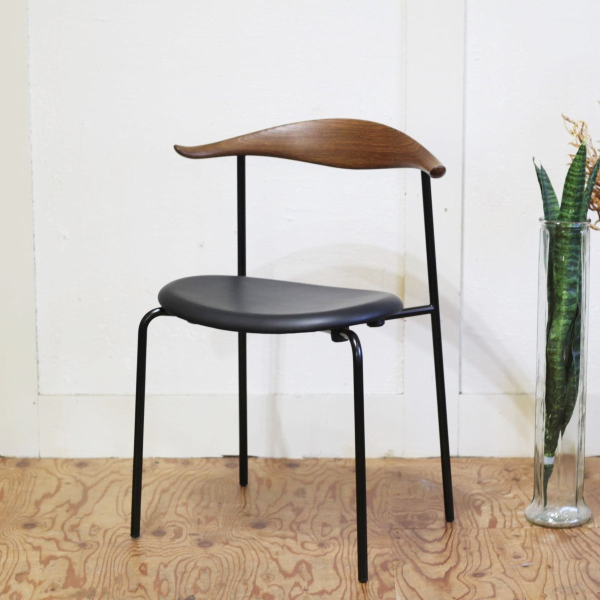 カール・ハンセン＆サン | Denmark Design デンマークデザインナビ | カールハンセン&サン CH−88T スモークドオーク | ダイニングチェア | Qnynfm