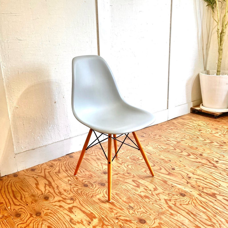 ヴィトラ／vitra  サイドシェルチェア グレー ドゥエルレッグ チャールズ＆レイ・イームズ 中古