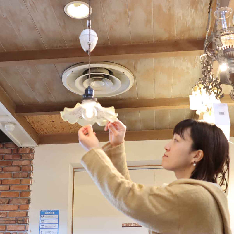 アンティーク ペンダントライト 【1】フリルガラスシェード 陶器製高さ調節滑車付きランプ