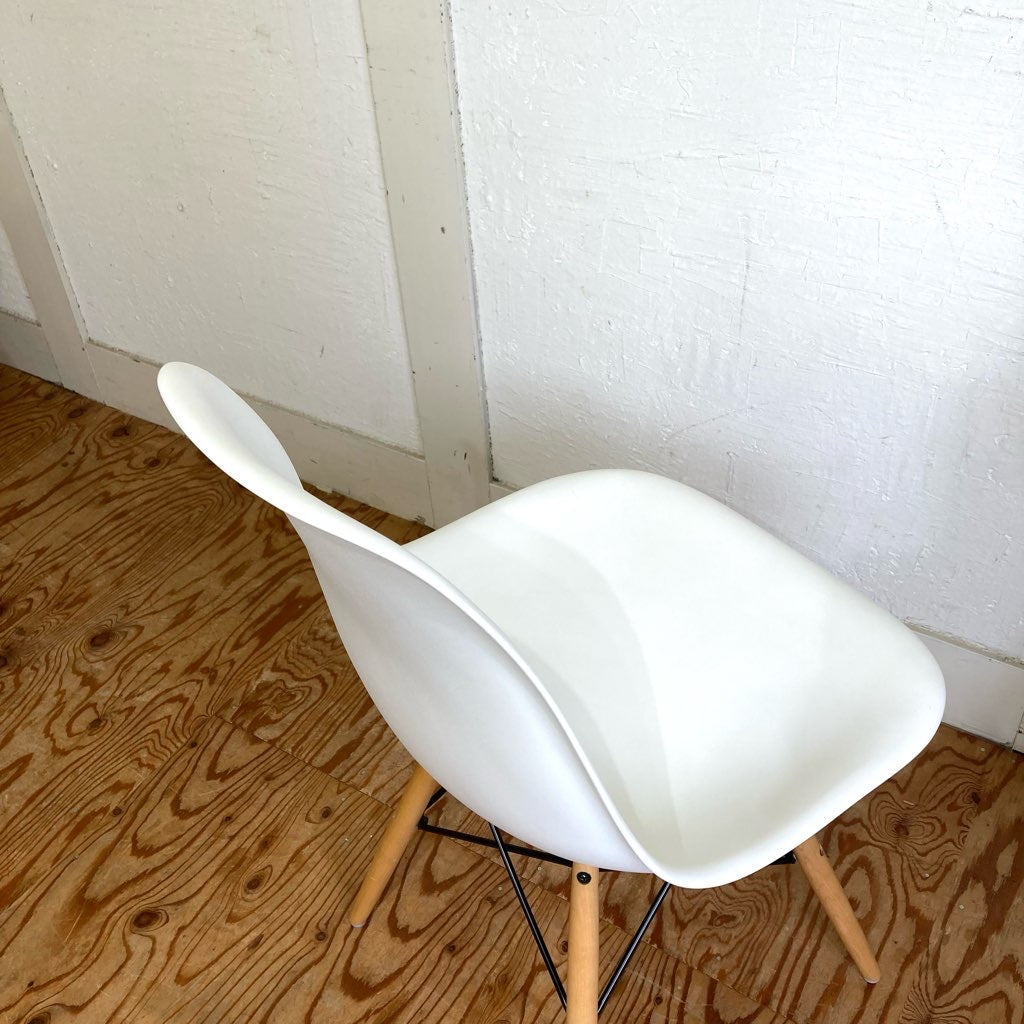 ハーマンミラー /  Herman Miller サイドシェルチェア ホワイト ドゥエルレッグ チャールズ＆レイ・イームズ 中古<i>動画</i>