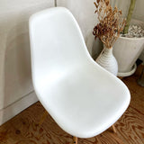 ハーマンミラー /  Herman Miller サイドシェルチェア ホワイト ドゥエルレッグ チャールズ＆レイ・イームズ 中古<i>動画</i>