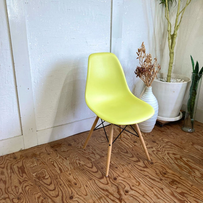 ハーマンミラー / Herman Miller サイドシェルチェア ライムグリーン ドゥエルレッグ チャールズ＆レイ・イームズ 中古