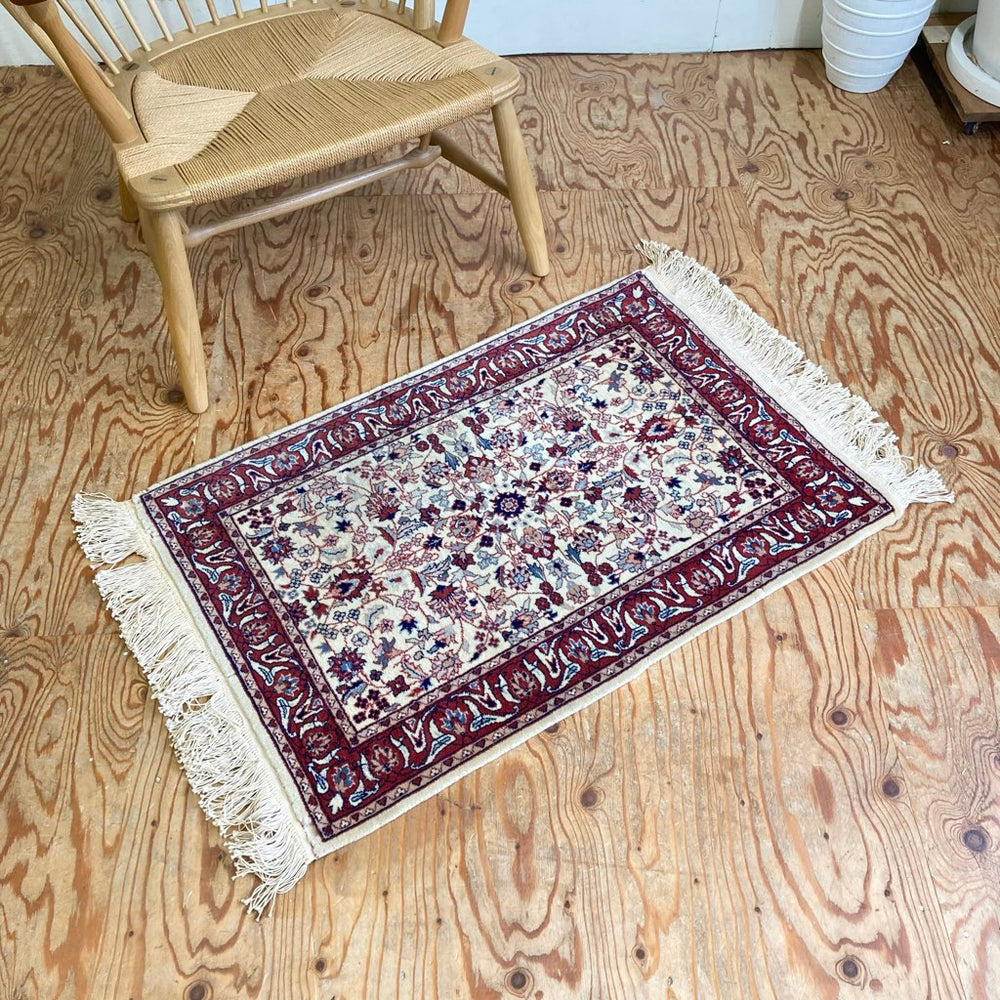 ペルシャ絨毯 カシャン 120x81cm ダサく ヴィンテージ ラグ 手織り玄関 