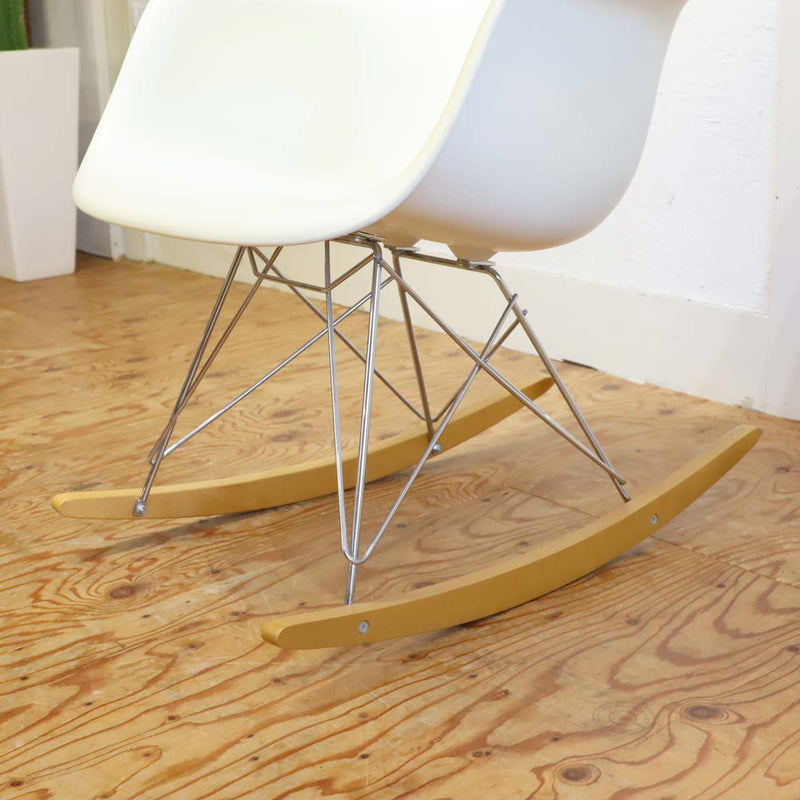 ハーマンミラー / Herman Miller イームズ プラスチックシェル アームシェル ロッカーベース 中古