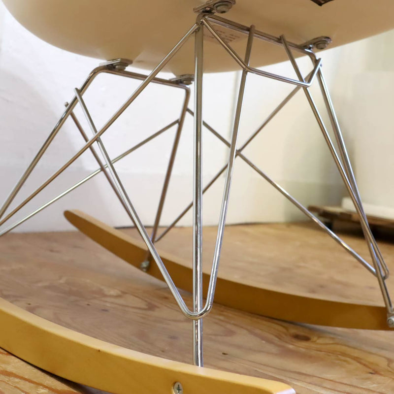 ハーマンミラー / Herman Miller イームズ プラスチックシェル アームシェル ロッカーベース 中古