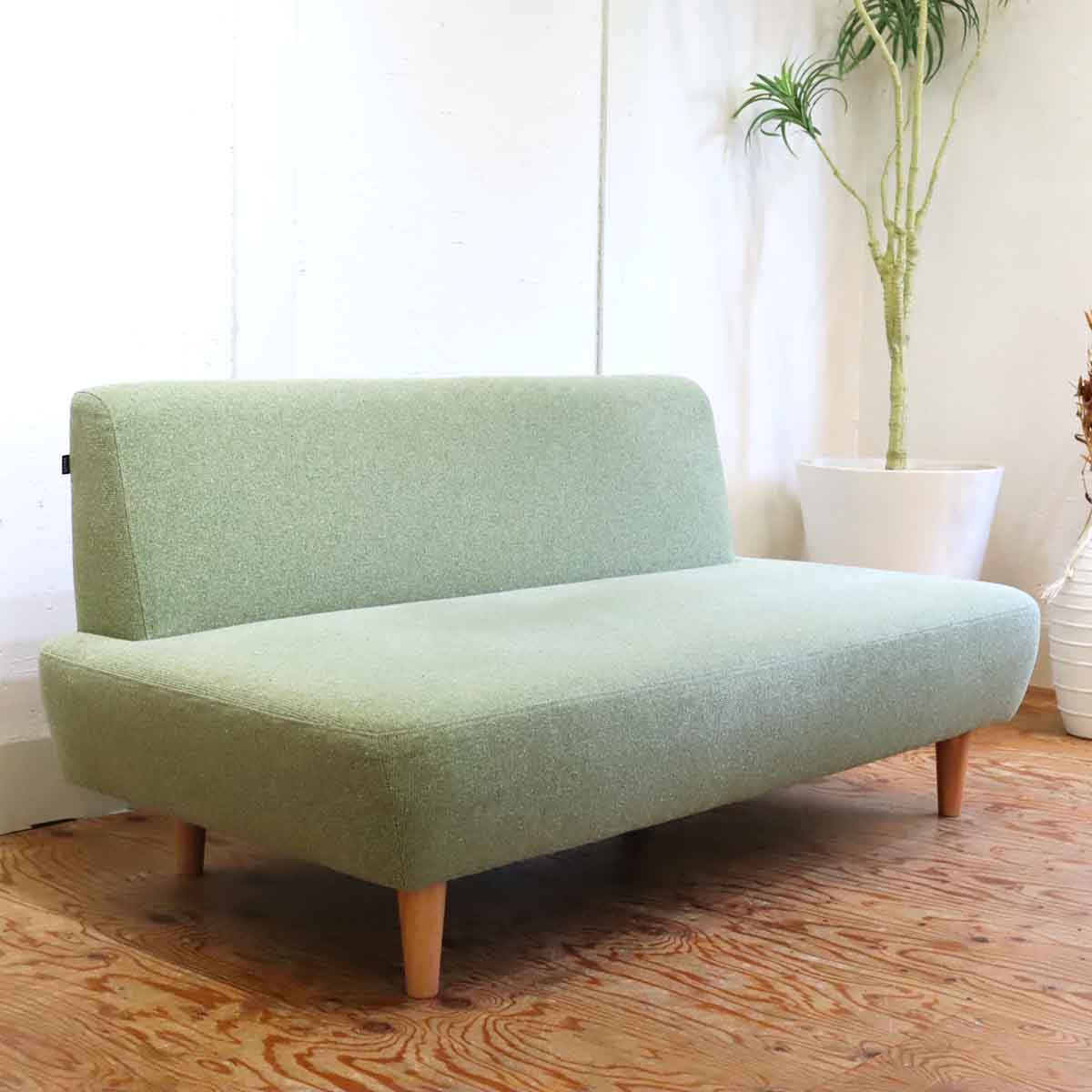 ノイエス / NOYES ベンチ / Bench 2人掛け ソファ グリーン 2Pソファ ノイエス / NOYES ベンチ / Bench 2人掛け ソファ グリーン 2Pソファ