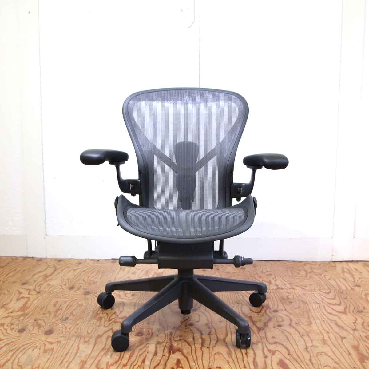 ハーマンミラー / HermanMiller アーロンチェア / Aeron Chairs リマスタード Size B フル装備 中古