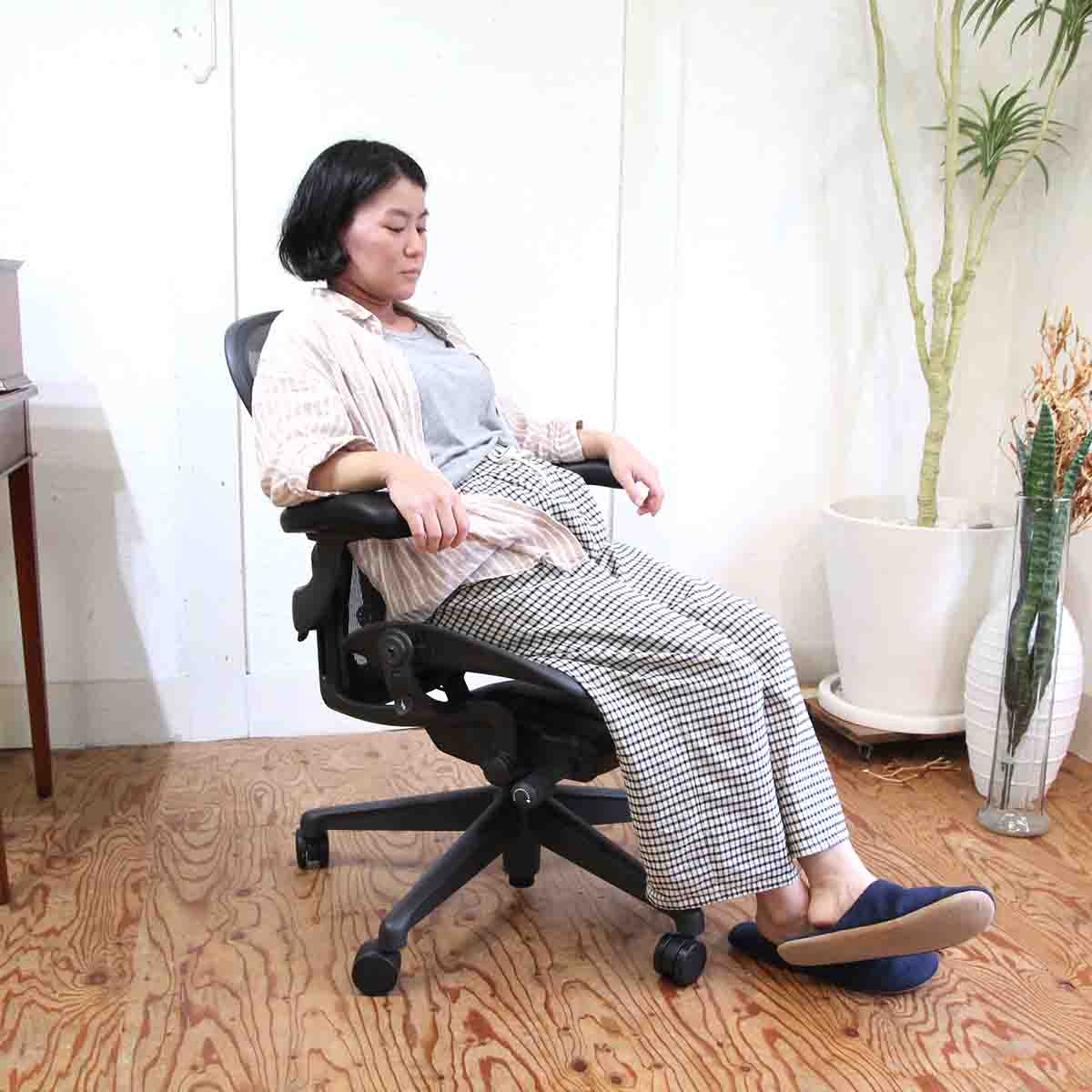 ハーマンミラー / HermanMiller アーロンチェア / Aeron Chairs リマスタード Size B フル装備 中古