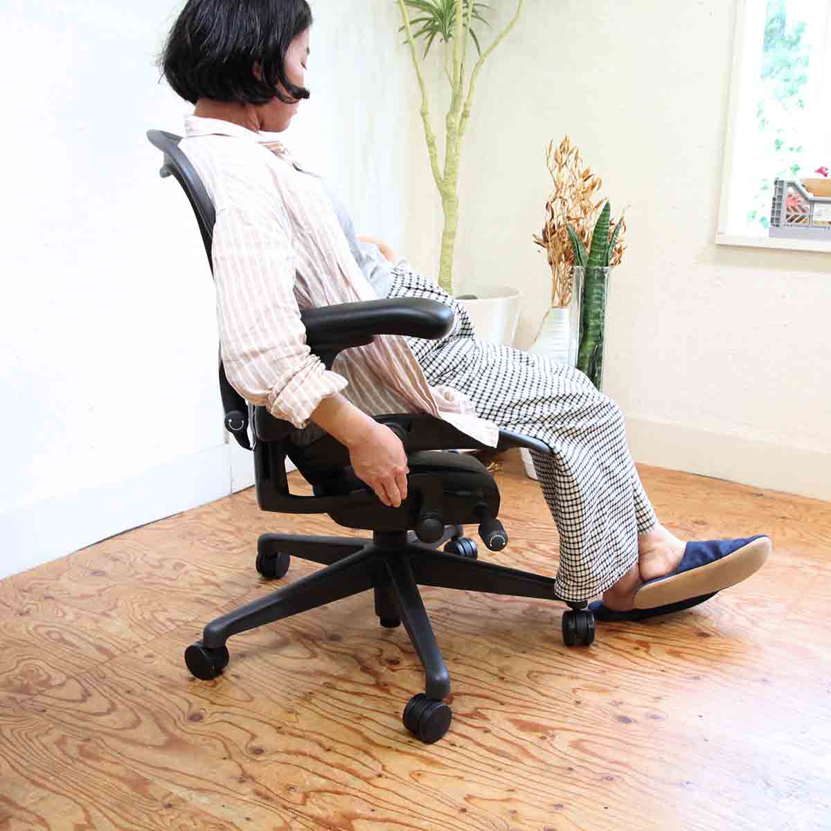ハーマンミラー / HermanMiller アーロンチェア / Aeron Chairs リマスタード Size B フル装備 中古
