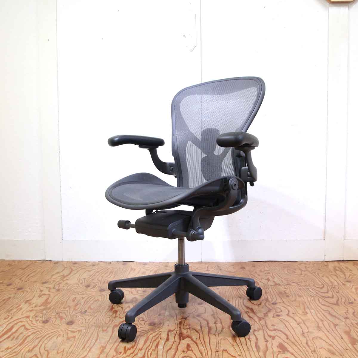 ハーマンミラー / HermanMiller アーロンチェア / Aeron Chairs リマスタード Size B フル装備 中古