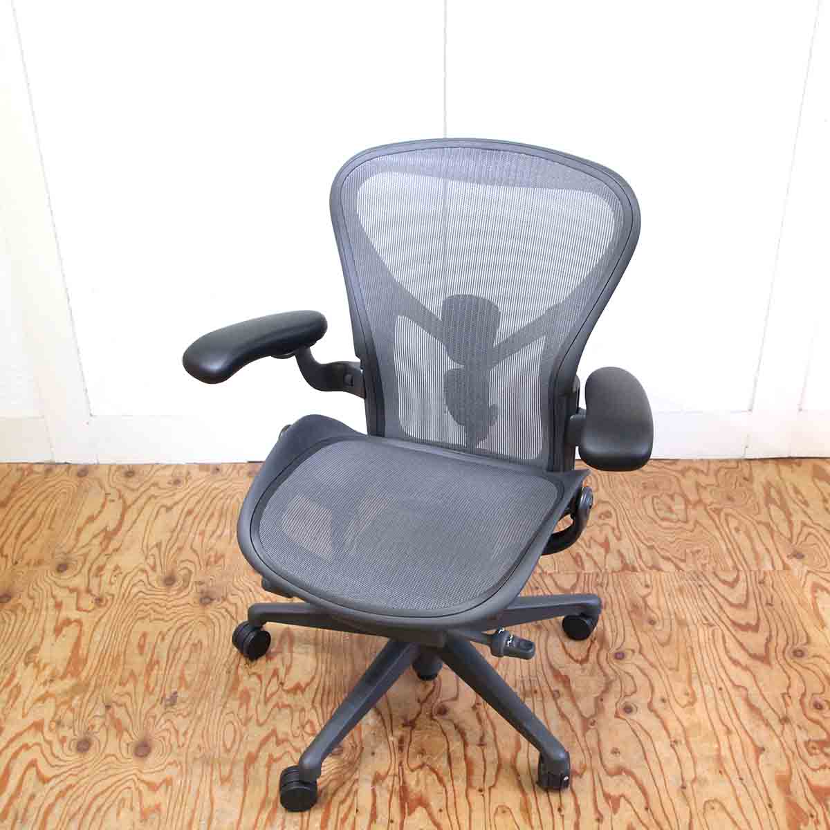 ハーマンミラー / HermanMiller アーロンチェア / Aeron Chairs リマスタード Size B フル装備 中古