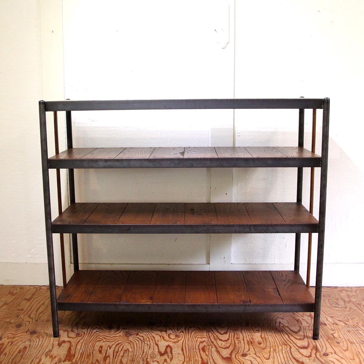 BENCH AND SHELVES | TRUCK FURNITURE