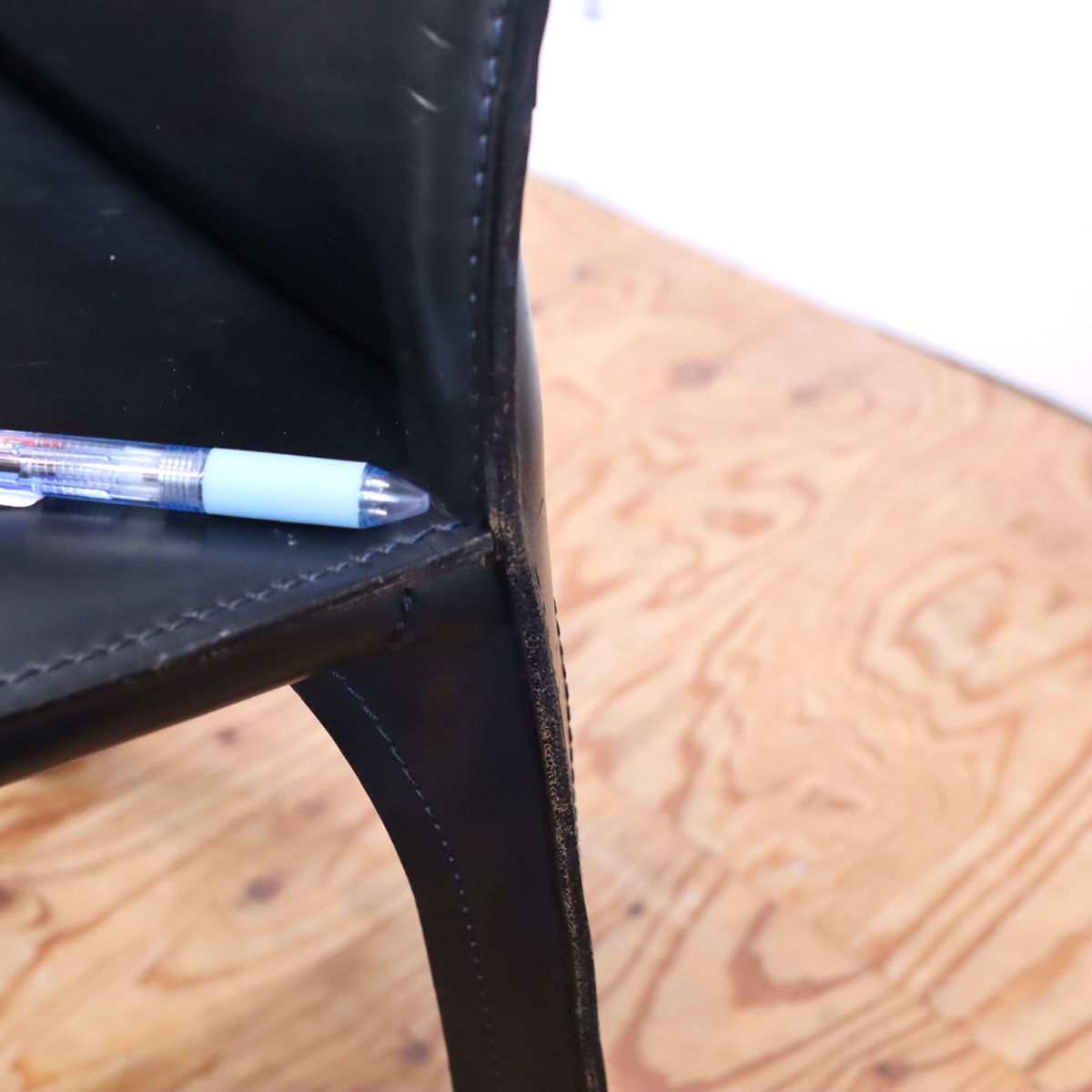 カッシーナ / Cassina キャブ アームレスチェア 412 CAB 黒 カッシーナ / Cassina キャブ アームレスチェア 412 CAB 黒