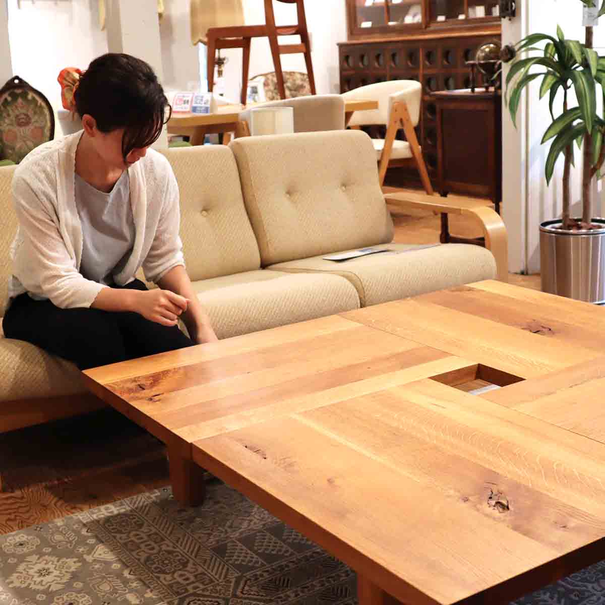 飛騨産業 / HIDA 森のことば 正方形フロアテーブル センターテーブル キツツキ 佐々木敏光 中古