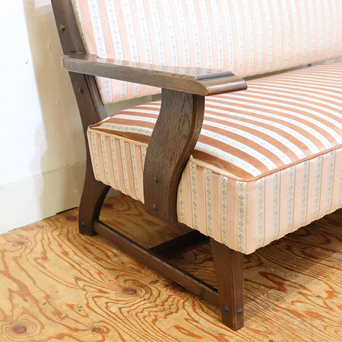 M○☞永田良介商店☜神戸洋家具唐草彫刻入りスリッパラック 持ち手付（S）